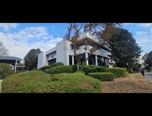 BUSINESS PROPERTY TO RENT IN HALFWAY HOUSE